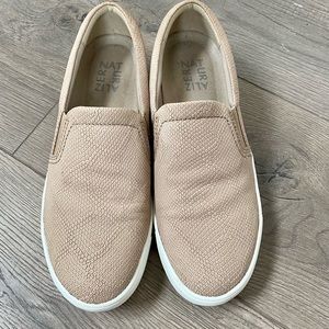 Naturalizer marianna slip on sneaker sz 7